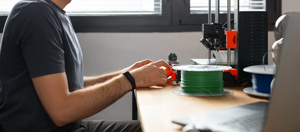 Konsultacja projektu na drukarce 3D z wałkiem filamentu w pracowni – Druk 3D Wałcz